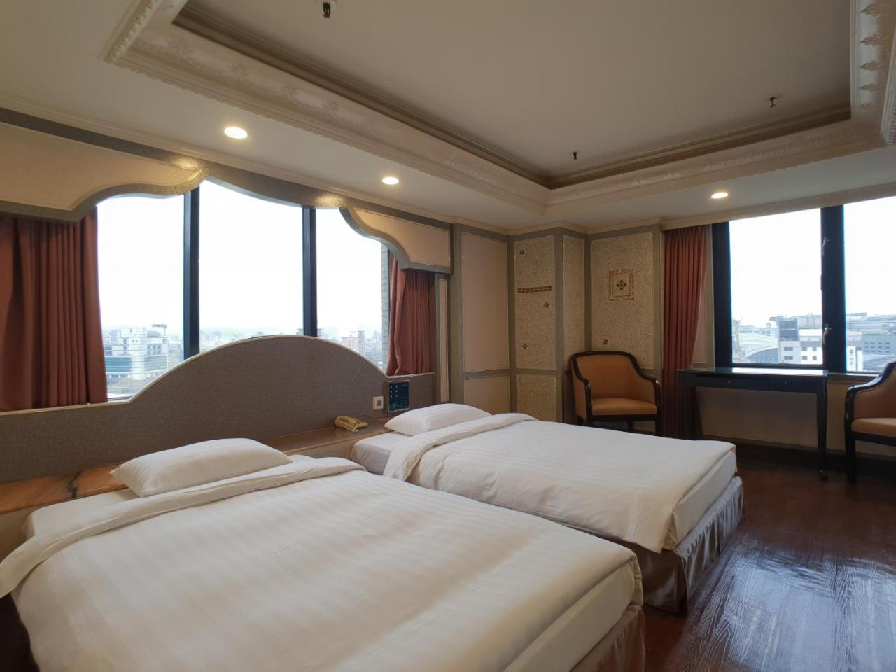 โรงแรมเฟิสต์ พลาซา ไถจง ภายนอก รูปภาพ